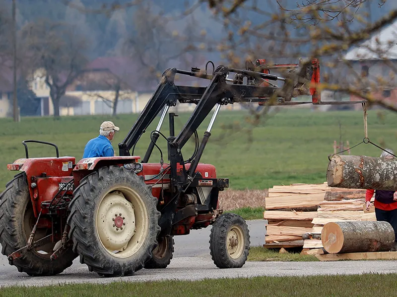 GTDM - Priključne mašine - Prednji traktorski utovarivač